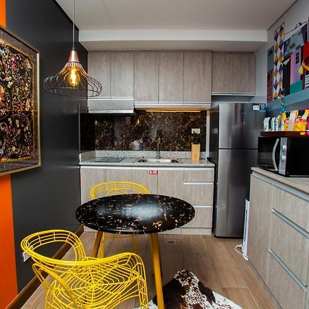 Отель Unwnd Flats Макати Экстерьер фото
