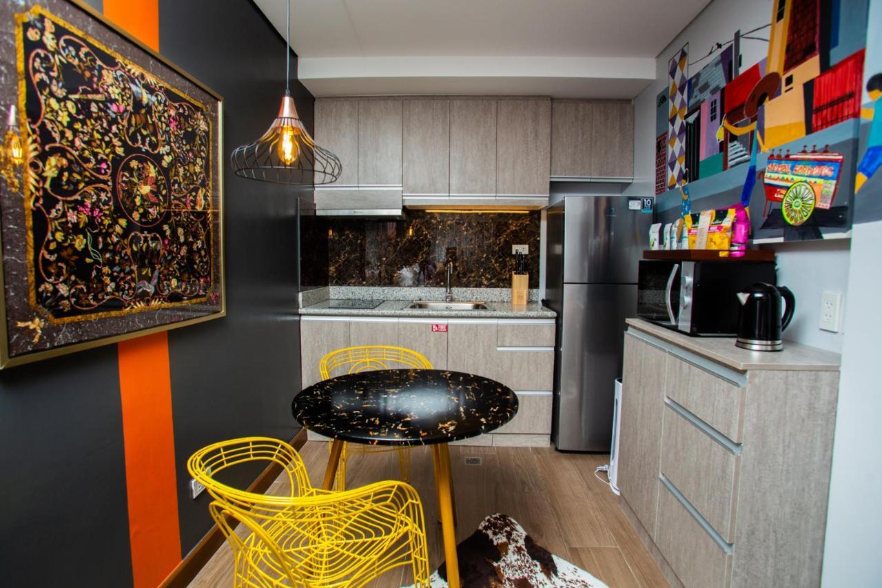 Отель Unwnd Flats Макати Экстерьер фото