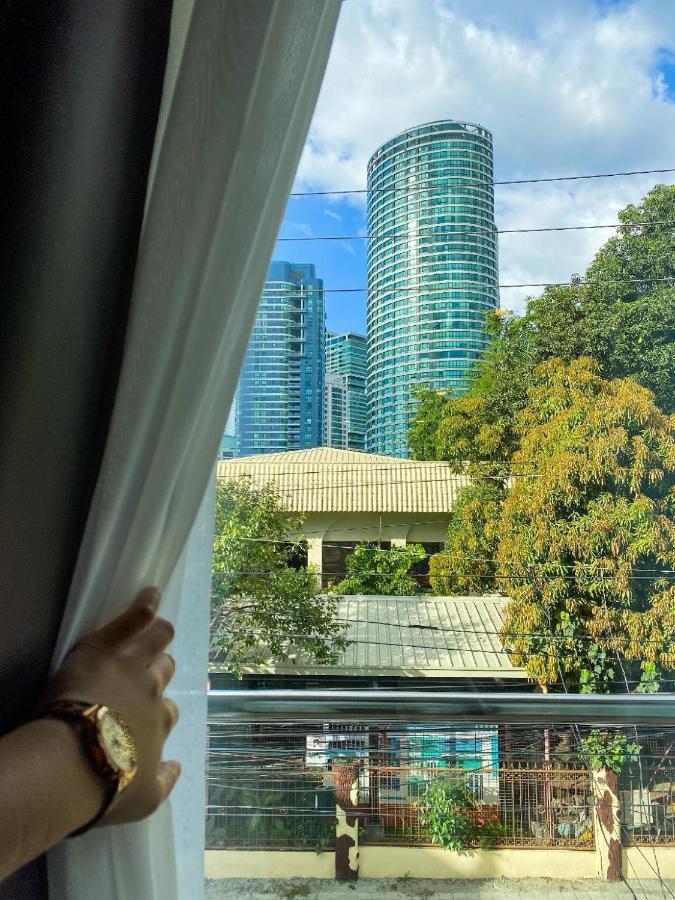 Отель Unwnd Flats Макати Экстерьер фото